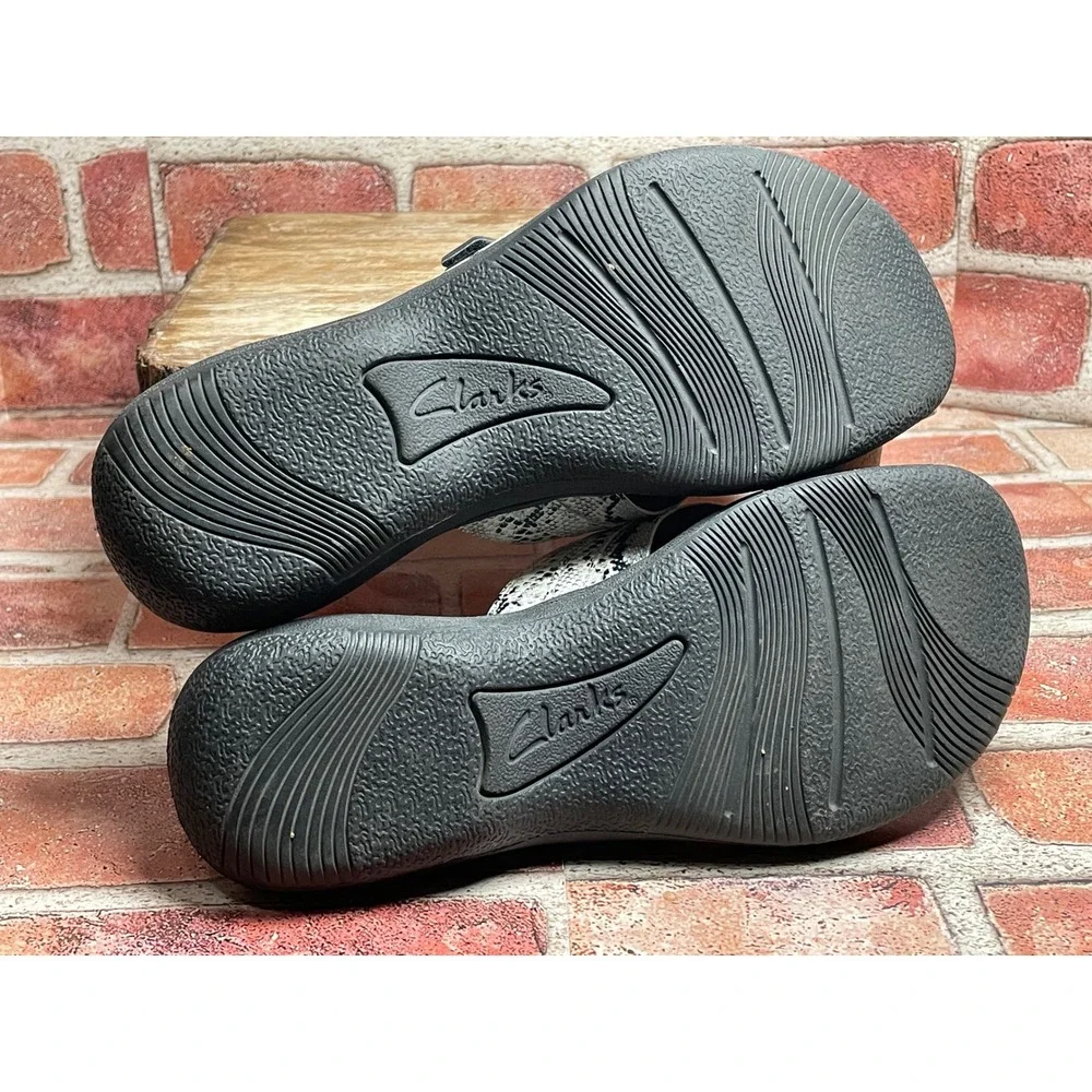 Clarks Cloudsteppers Arla Glitz Snakeskin Flip Flop Sandals Grey White Womens 7